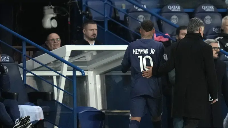 Neymar tutup 2022 dengan kartu merah saat membela PSG