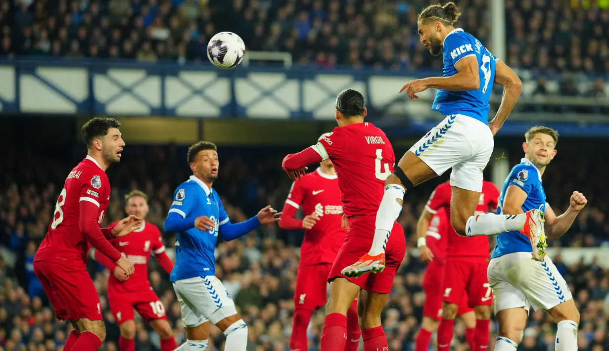 Kekalahan pada laga melawan Everton membuat posisi Liverpool tertahan di posisi dua klasemen. (AP Photo/Jon Super)