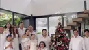 Terlihat nuansa hangat keluarga Jessica Mila begitu syahdu dan kompak.  [Foto: instagram/ Jessica Mila]