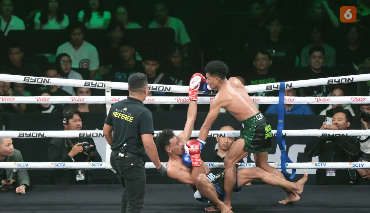Laga seru Juang Kadja melawan KKBayan dalam pertandingan Byon Combat Showbiz 8 di Tennis Indoor Senayan, Jakarta, Sabtu (29/8/2026). (KLY/Budy Santoso)