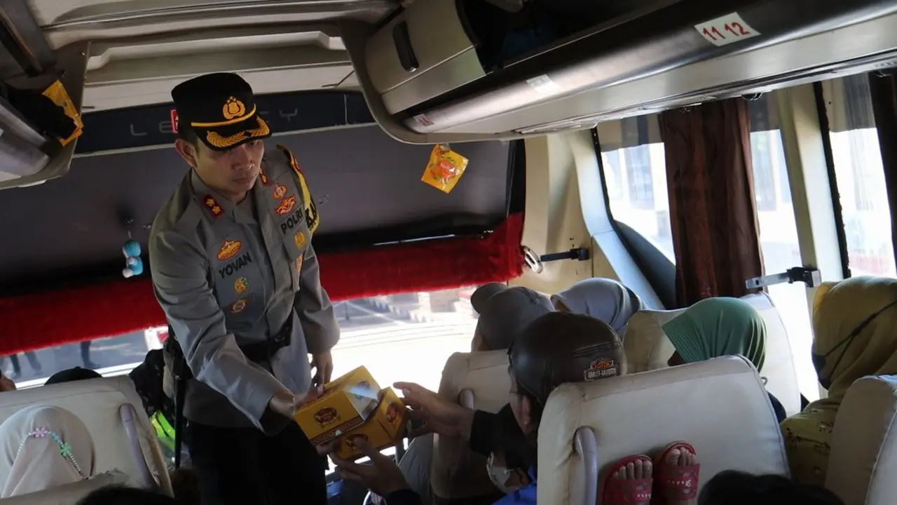 Program balik mudik gratis Polres Pemalang 2023. (Foto: Liputan6.com/Humas Polres Pemalang)