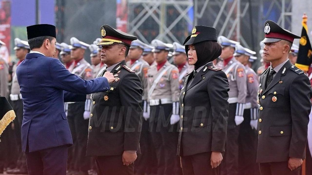 Ketiga anggota Polri yang mendapatkan penghargaan Tanda Kehormatan Bintang Bhayangkara Nararya dari Presiden Jokowi meliputi:<br>