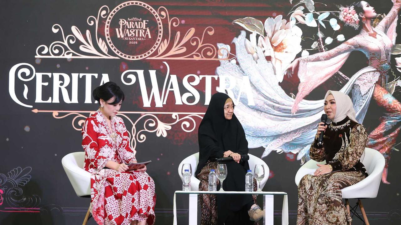 FOTO: Parade Wastra Nusantara 2025,  Keanggunan Kain Tradisi Menyapa Keseharian