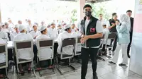 Kaesang Bersama HIPMI Banjarbaru Beri Santunan ke Anak Yatim