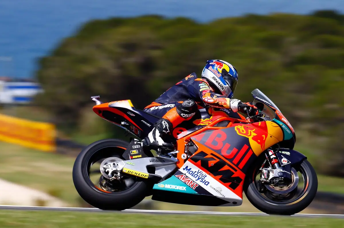 Migel Oliveira, mengukir kemenangan perdana pada di ajang Moto2 setelah menjuarai balapan di Sirkuit Phillip Island, Australia, Minggu (22/10/2017). (Twitter/MotoGP)
