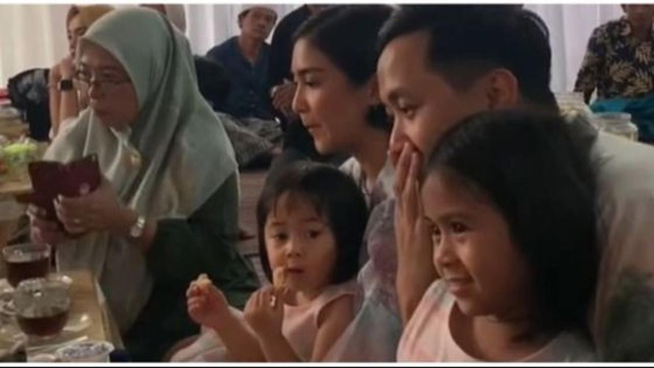 Momen Caca Tengker dan Keluarga Hadiri Pernikahan Baby Sitter Putrinya Ini Viral, Tuai Pujian