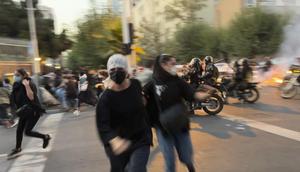 Iran mencekam di demo Mahsa Amini. Foto pendemo 19 September 2022. Dok: AP Photo