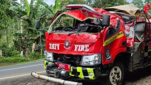 Misi Damkar Padamkan Api Berujung Kecelakaan, Mobil Terguling di Jalur Selatan Cianjur