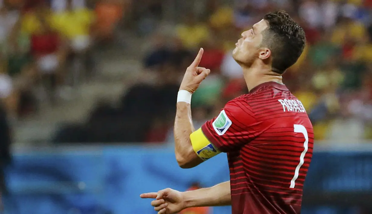 Ekspresi Cristiano Ronaldo setelah gagal memanfaatkan peluang mencetak gol ke gawang Amerika Serikat saat berlaga di penyisihan Piala Dunia 2014 Grup G di Stadion Amazonia, Brasil, (23/6/2014). (REUTERS/Siphiwe Sibeko)