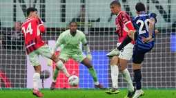 Namun, Inter tidak tinggal diam. Hakan Calhanoglu mencetak gol balasan lewat tembakan jarak jauh pada menit ke-67. (Spada/LaPresse via AP)