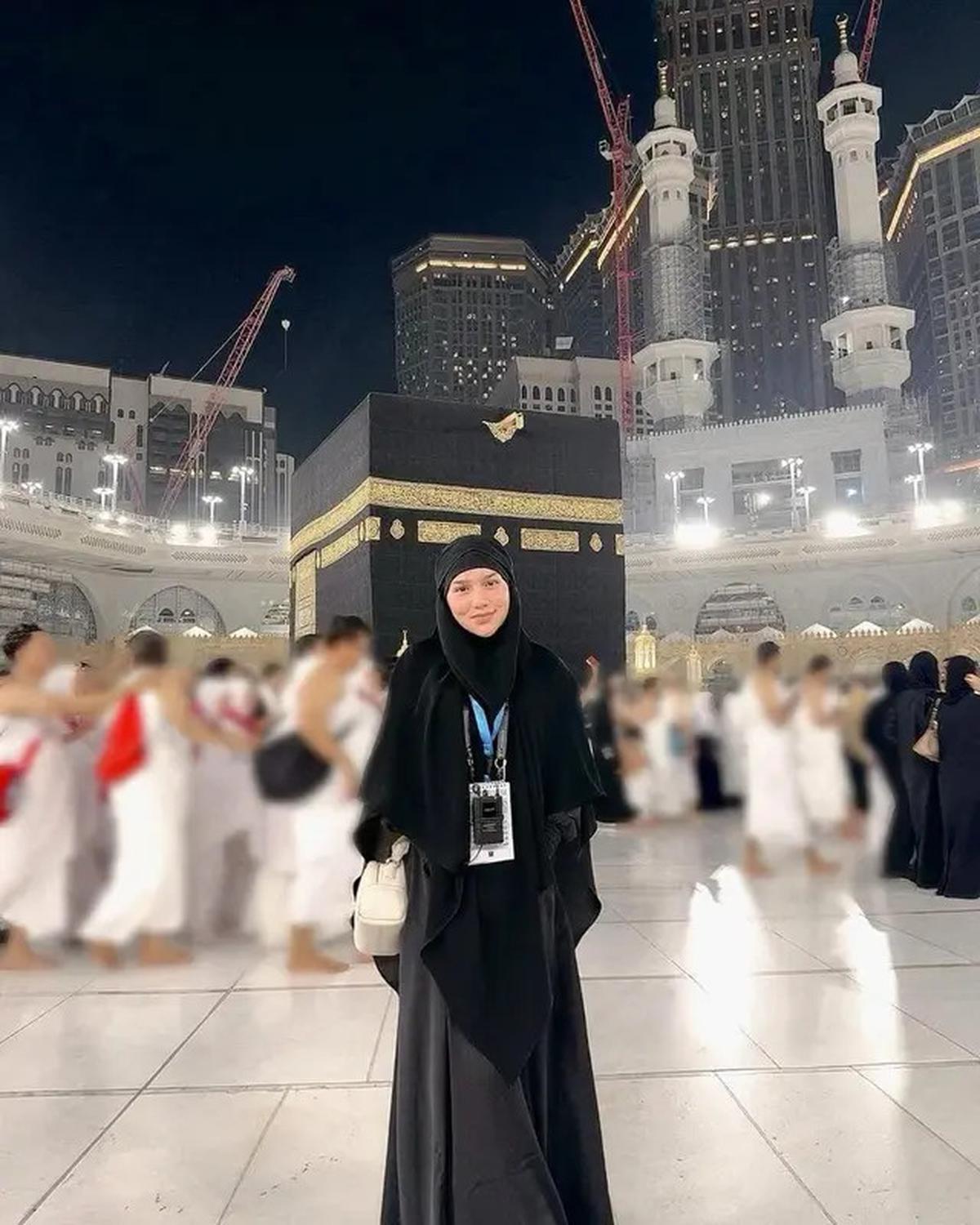 5 Inspirasi Outfit Davina Karamoy saat Pakai Gamis, Stylish dan Sopan