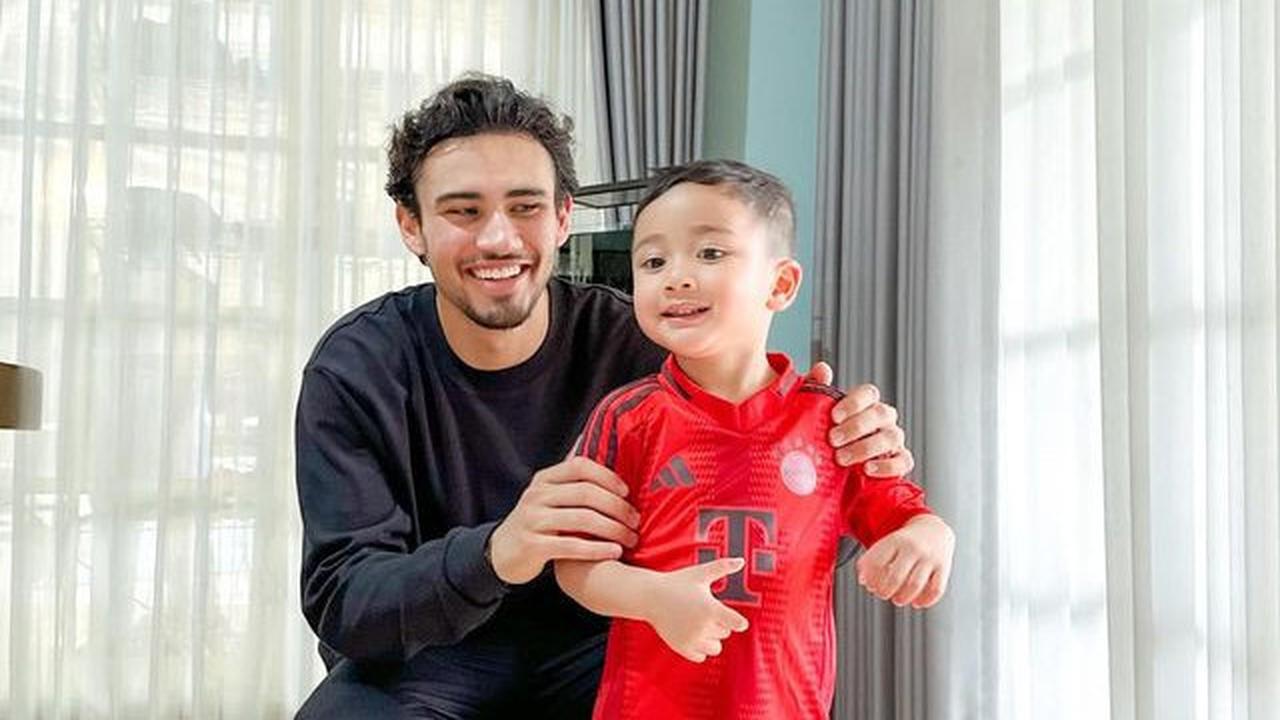9 Potret Pemain Timnas Nathan Tjoe-A-On Main ke Rumah Raffi Ahmad, Akrab dengan Rayyanza hingga Main Bola Bareng Rafathar