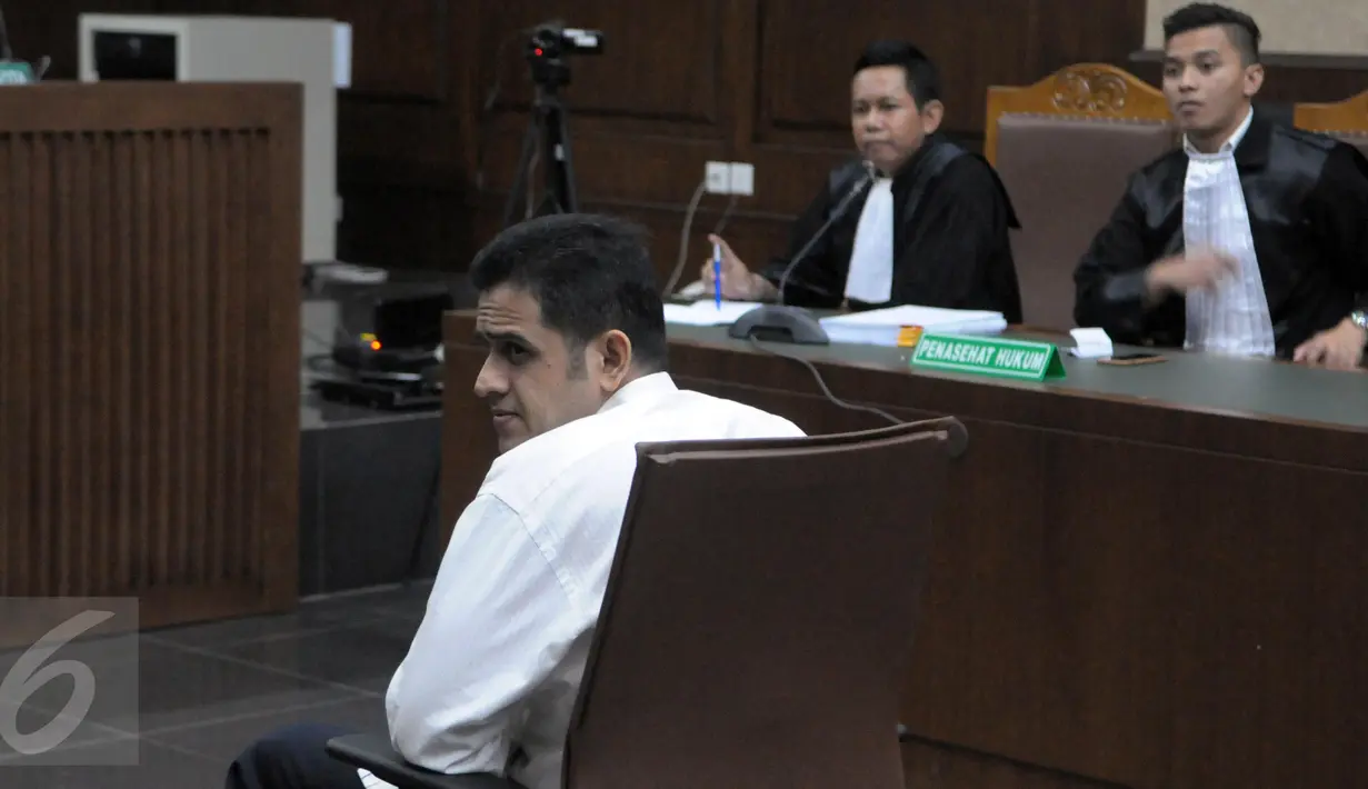 Mantan Bendahara Umum DPP Partai Demokrat M. Nazaruddin saat menjalani sidang beragendakan tuntutan jaksa penuntut umum KPK, Jakarta, (11/5). Nazaruddin terbukti menerima gratifikasi dan melakukan tindak pidana pencucian uang. (Liputan6.com/Helmi Afandi)