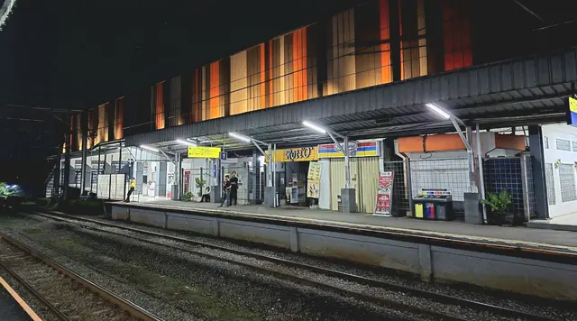 Warga Tertabrak Kereta, Perjalanan KRL Rangkasbitung – Tanah Abang Terganggu