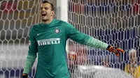 Samir Handanovic kiper Inter Milan berulangkali menggagalkan  upaya pemain Torino menjebol gawang Inter lewat penyelamatan gemilangnya.