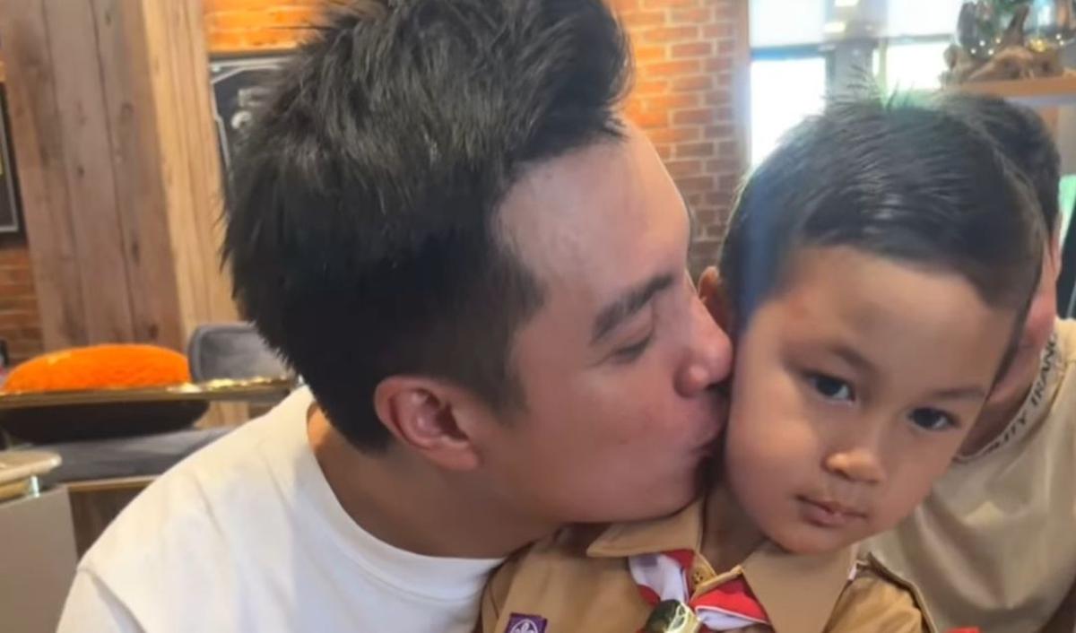 Potret Kiano yang mengenakan seragam Pramuka langsung mencuri perhatian netizen.