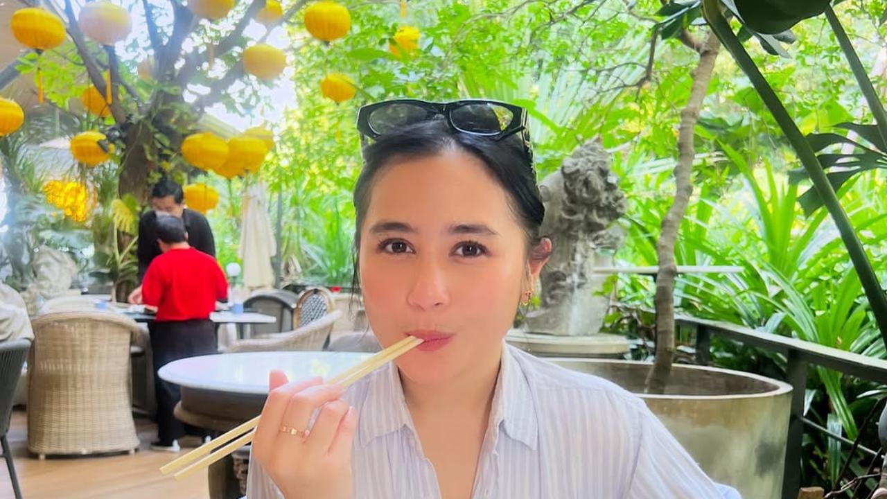 Prilly Latuconsina Lakukan Backpacking 10 Hari Bareng Omara Esteghlal