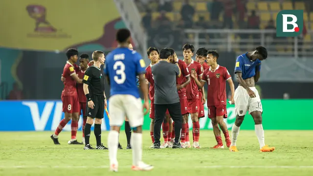 Foto: Ekspresi Tegang Bima Sakti saat Timnas Indonesia U-17 Menahan Gempuran Ekuador di Piala Dunia U-17 2023