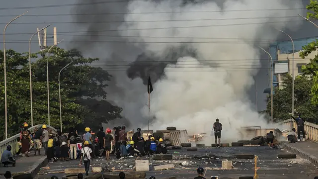 FOTO: Potret Kerasnya Protes Menentang Kudeta Militer Myanmar