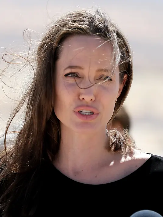 Jon pun berencana akan merayakan natal bersama keluarga besarnya, seperti anak, cucu, dan yang lainnya. (AFP/Bintang.com)