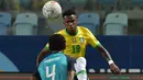 Rekan senegara Neymar, Vinicius Jr juga berhasil membawa Brasil lolos ke putaran final Piala Dunia 2022. Pemain berbanderol Rp1,6 Triliun juga mampu tampil cemerlang sebagai penyerang Real Madrid pada musim ini. (AFP/Nelson Almeida)