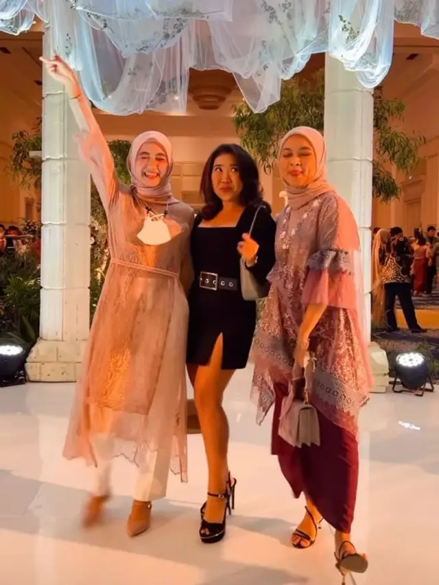 6 Potret Seleb di Pernikahan Bintang Emon, Kehadiran Arafah Rianti Curi Perhatian