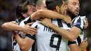 Alvaro Morata merayakan selebrasi bersama kawan setimnya usai menyamakan kedudukan menjadi 1-1 di laga final Liga Champions 2014-2015 di Olympiastadion, Berlin, Minggu (7/6/2015). Barcelona keluar sebagai pemenang dengan skor 3-1. (AFP Photo/Oliver Lang)
