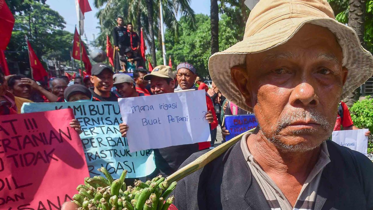 FOTO: Hari Tani Nasional, Petani Indramayu Tuntut Perbaikan Irigasi dan Modernisasi Pertanian