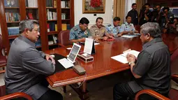Lapor 'Kekacauan' UN, M Nuh Tertunduk Depan SBY