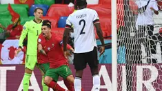 Siapa pun pasti mengakui ketangguhan kiper Bayern Munchen sekaligus andalan Timnas Jerman Manuel Neuer di bawah mistar gawang. Aksi-aksinya mampu membuat gawangnya sukar dibobol. Namun 5 pemain berikut mampu mencetak lebih dari 5 gol dalam beberapa laga. (AFP/Pool/Christof Stache)