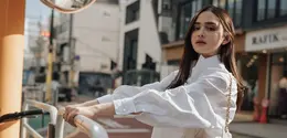 Aktris muda ini diketahui hadir untuk menghadiri acara bergengsi Chanel Métiers d’Art Replica Show yang juga dihadiri oleh Jennie. [@syifahadju].