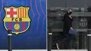Mereka menggunakan buzzer untuk menyerang semua pihak, bahkan sampai pemain-pemain Barcelona, jika tidak sepaham dengan kebijakan klub yang kala itu dipegang oleh Bartomeu.(AFP/Lluis Gene)