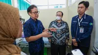 Menteri Kesehatan RI Budi Gunadi Sadikin meninjau layanan kesehatan di RSUD Ampana, Kabupaten Tojo Una-Una, Sulawesi Tengah, Sabtu (6/1/2024), salah satunya penanganan diabetes. (Dok Kementerian Kesehatan RI)