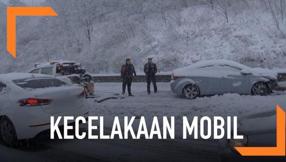 VIDEO: Tabrakan Belasan Mobil akibat Salju Lebat di Korsel