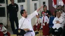 Presiden Joko Widodo atau Jokowi memberikan sambutan pada acara penyerahan Kartu Indonesia Pintar (KIP) bagi 4.000 siswa-siswi SD, SMP, SMA se Provinsi Gorontalo di GOR David-Tonny, Gorontalo Jumat (1/3). (Liputan6.com/Arfandi Ibrahim)