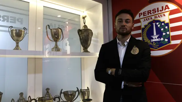 Persija Resmi Kenalkan Marc Klok