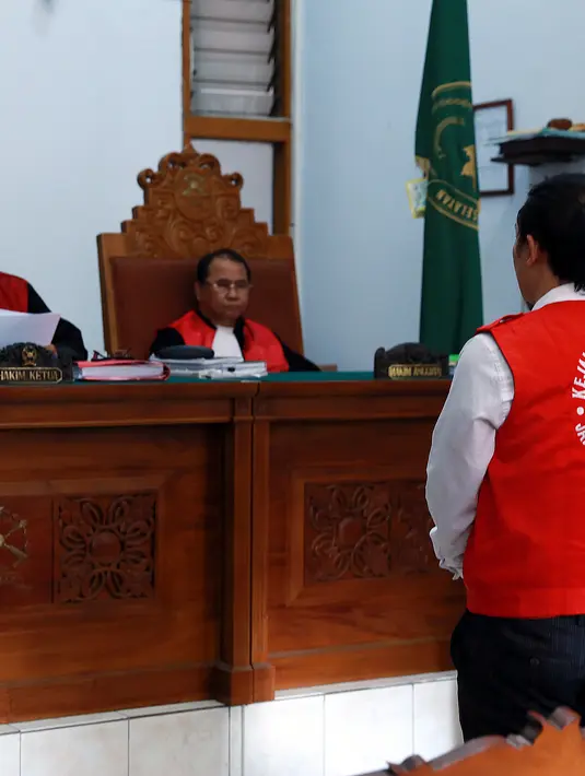 Nota perdamaian yang disepakati oleh Hengki Kawilarang dan Jeng Ana juga menjadi pertimbangan hakim untuk memutuskan hukuman yang lebih ringan, namun hengki tak merasa puas atau sebaliknya. (Wimbarsana Kewas/Bintang.com)