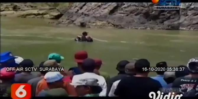 VIDEO: Tim SAR Temukan Dua Remaja Tewas Tenggelam di Pantai Badug