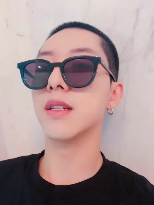 Lain dengan Jungshin, ia lebih memilih untuk mengunggah video di Instagramnya. (instagram/leejungshin91)