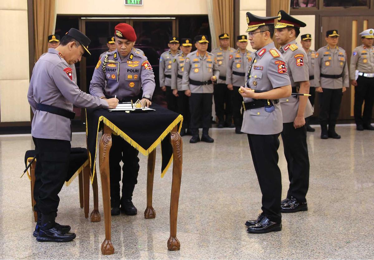 FOTO: Kapolri Lantik Yuda Gustawan sebagai Kabaintelkam, Ramdani Hidayat Pimpin Brimob