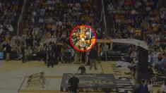 Video para freestyle basket yang menghebohkan penonton, karena saat beraksi salah satu di antara mereka mengalami kesalahan yang membuat seluruh badan masuk ke ring basket.