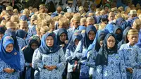 Gubernur Gorontalo Rusli Habibie membatasi pengajuan kredit oleh ASN Pemprov Gorontalo setelah mendengar curhatan para istri. (Liputan6.com/Arfandi Ibrahim)