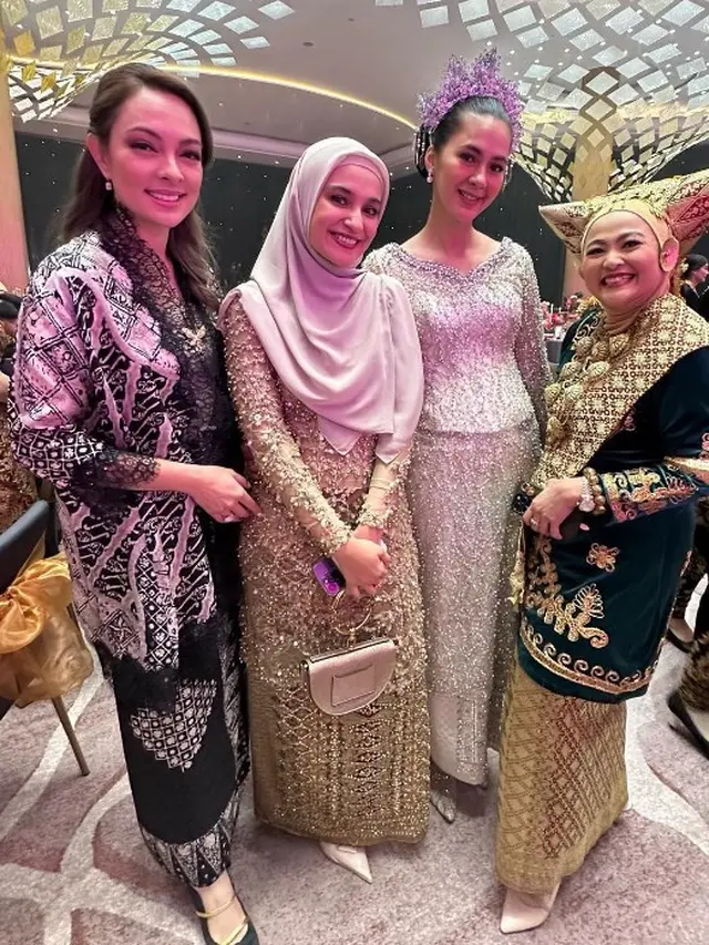 Reisa Broto Asmoro berkebaya (Instagram/reisabrotoasmoro)