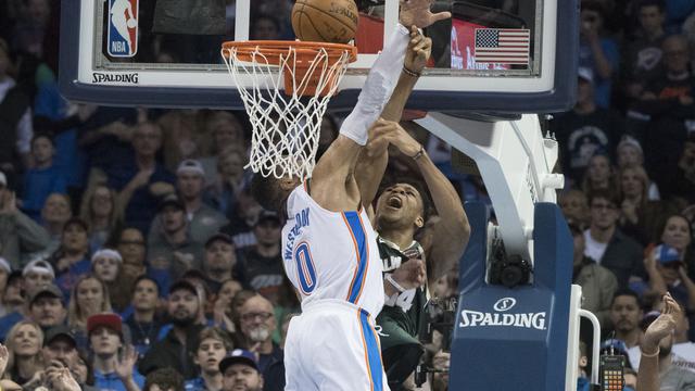 Dunk Giannis Antetokounmpo menangkan Bucks atas Thunder