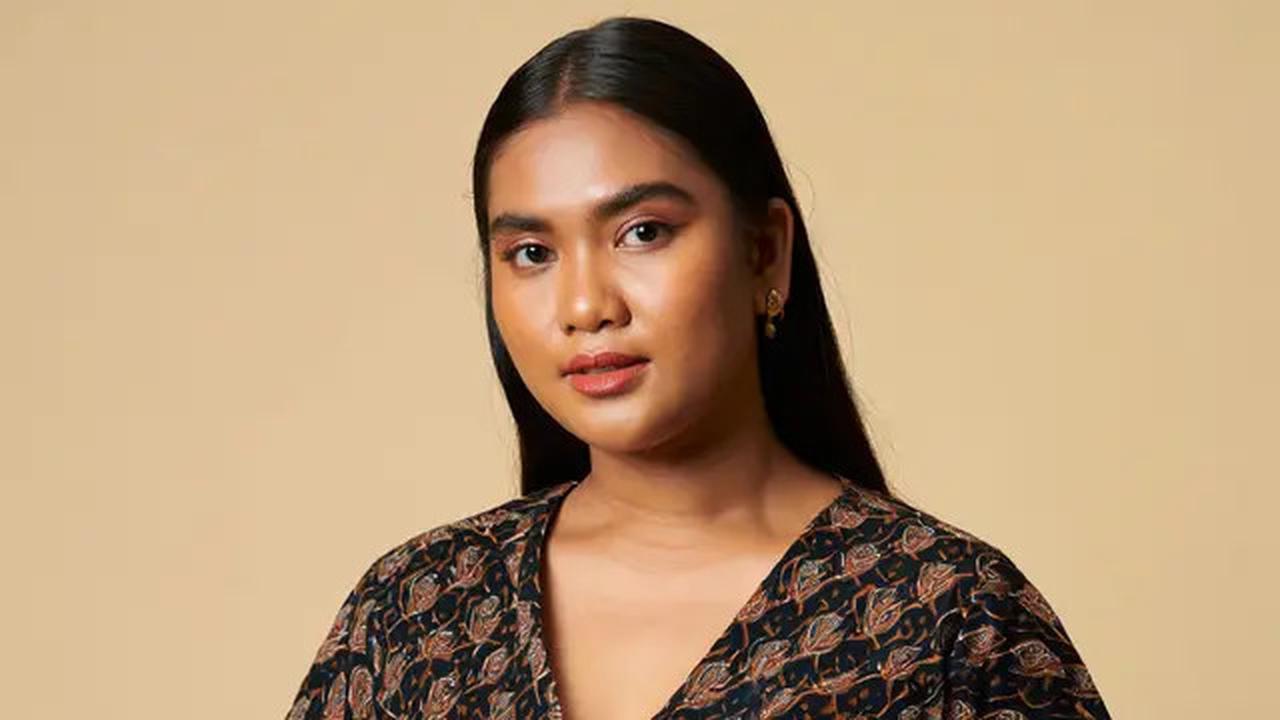 8 Tips Memilih Dress Batik untuk Tubuh Gemuk-Pendek agar Terlihat Ramping dan Tinggi