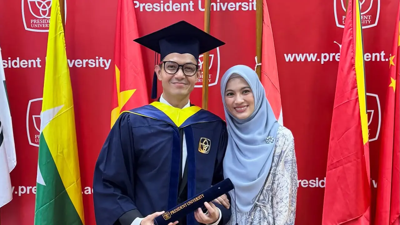 Anggun dan Menenangkan, Gaya Alyssa Soebandono Dampingi Dude Harlino di Hari Wisuda
