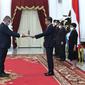 Presiden Jokowi menerima surat kepercayaan dari delapan duta besar luar biasa dan berkuasa penuh (LBBP) negara-negara sahabat. (Biro Pers Sekretariat Presiden)