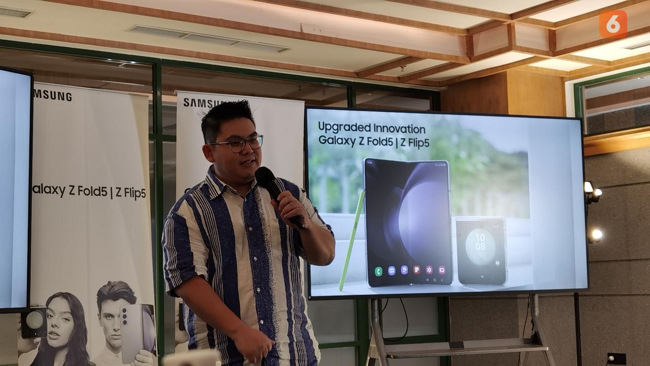 Verry Octavianus, MX Product Marketing Senior Manager, Samsung Electronic Indonesia saat workshop Join the Flip Side Trip di Bandung, Senin (4/9/2023). Liputan6.com/Yuslianson