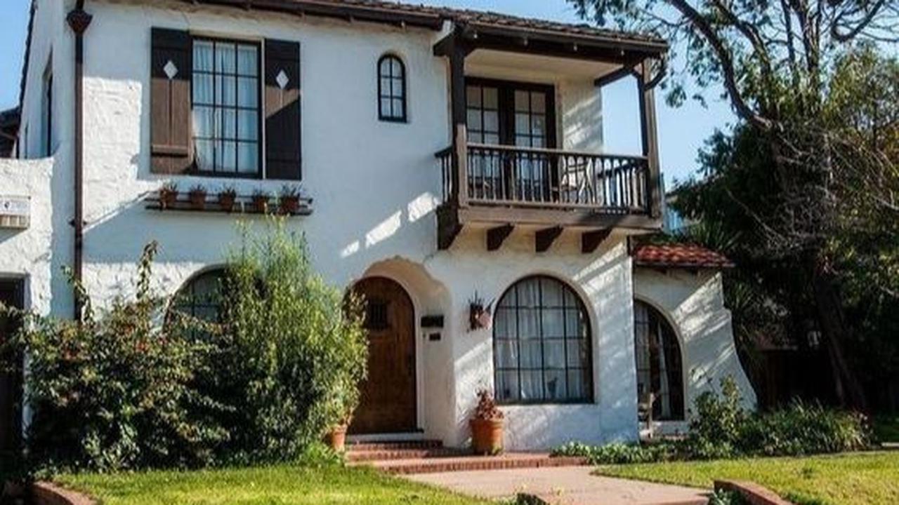 5. Rumah Jadul Ala Mediterania dengan Sentuhan Modern