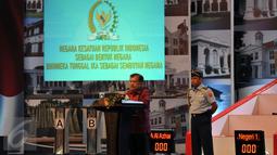 Wakil Presiden Jusuf Kalla memberikan sambutannya di acara Peringatan Hari Konstitusi di Gedung Nusantara IV, Senayan, Jakarta, Kamis (18/8). Sejumlah kegiatan diselenggarakan MPR dalam rangka peringatan Hari Konstitusi.(Liputan6.com/Johan Tallo)